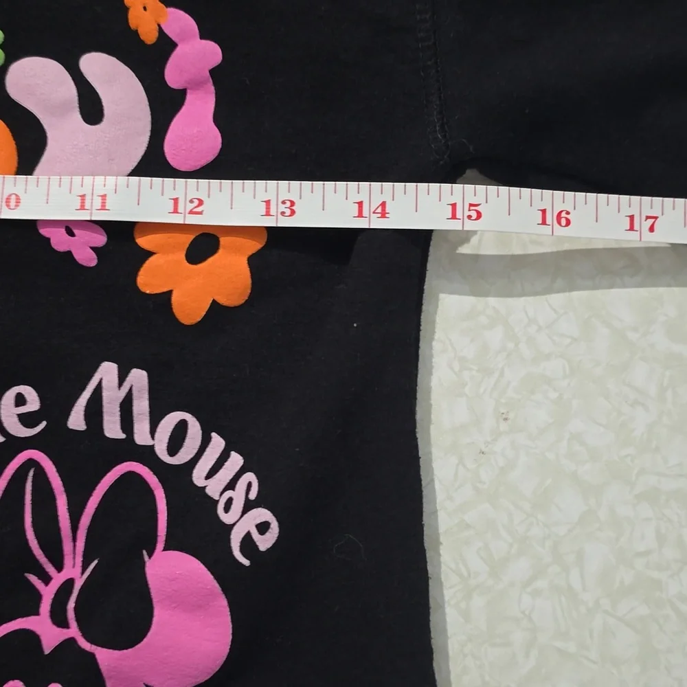 Disney's Minnie Mouse Sweat Suit  Size Medium 7/8‎